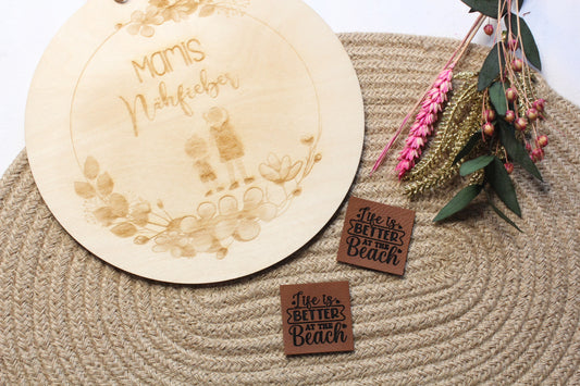 Lederlabel "Life is better..." 4 x 4 cm