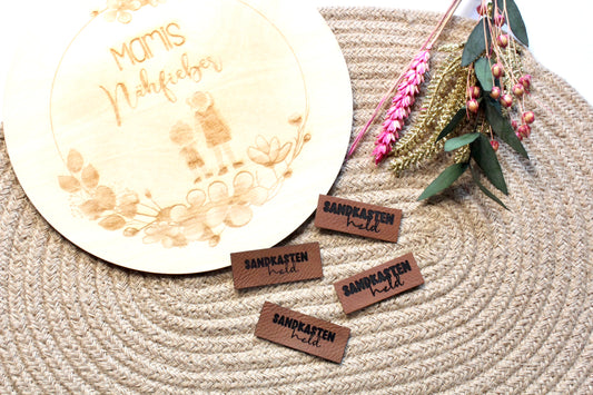 Lederlabel "Sandkasten Held“ 2 x 5 cm