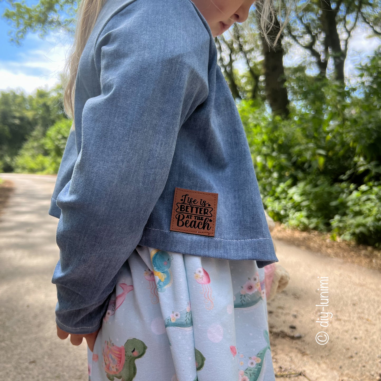 Lederlabel "Life is better..." 4 x 4 cm